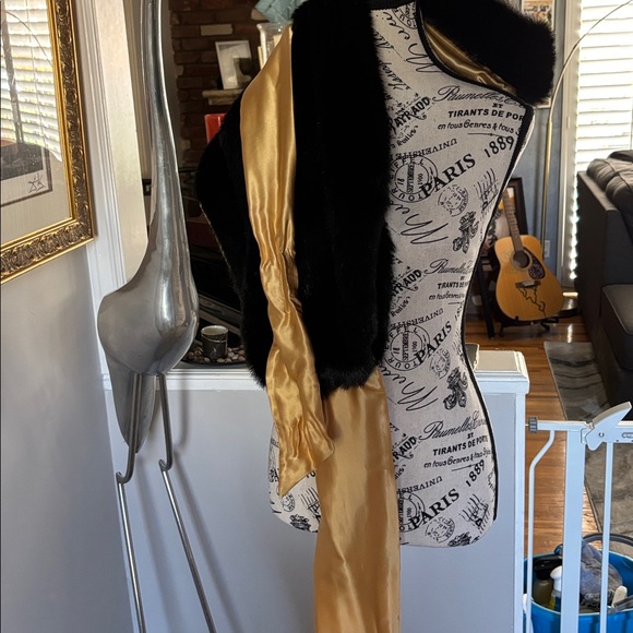 Elegant Black and Gold Faux Fur Shawl - Picture 3 of 3